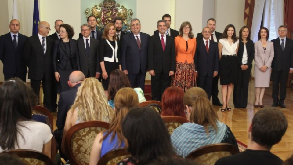 Георги Близнашки и 8 министри, са в несъвместимост с позициите