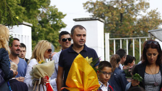 Вижте наследниците на БГ елита в първия учебен ден (ГАЛЕРИЯ СНИМКИ)