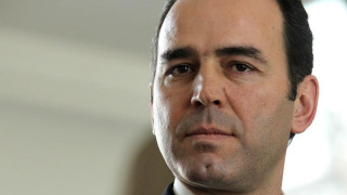 Обръчът около Иван Искров се затяга