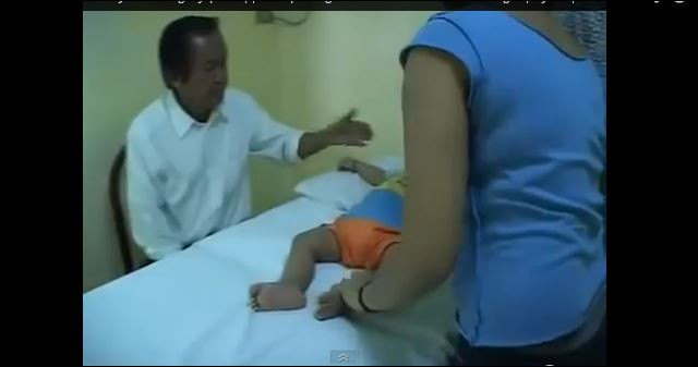 Чудо във Филипините: Шаман прави операции само с ръцете си!