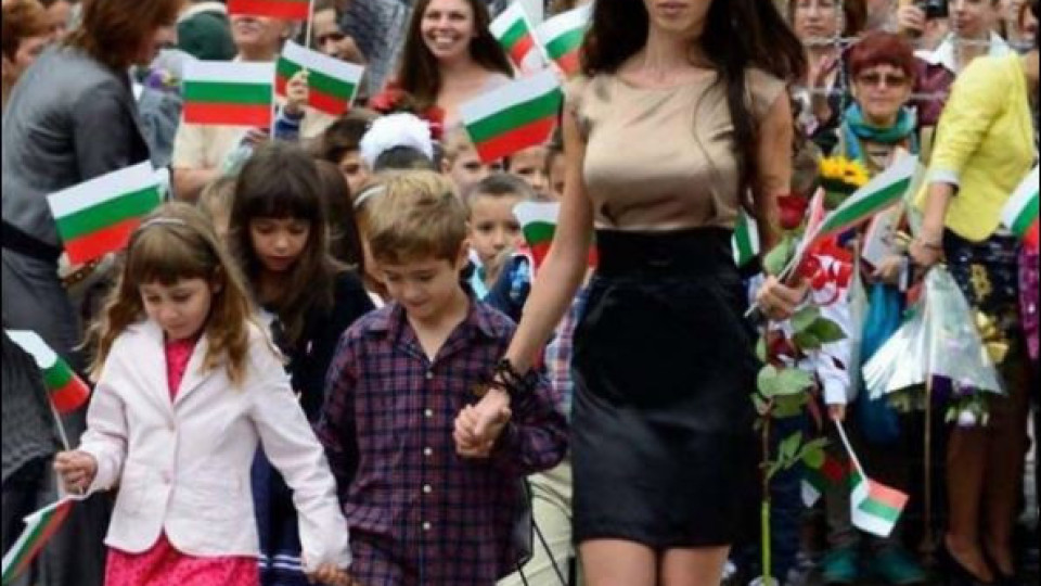 Най-красивата БГ учителка Силвия Зубева хит и в Македония