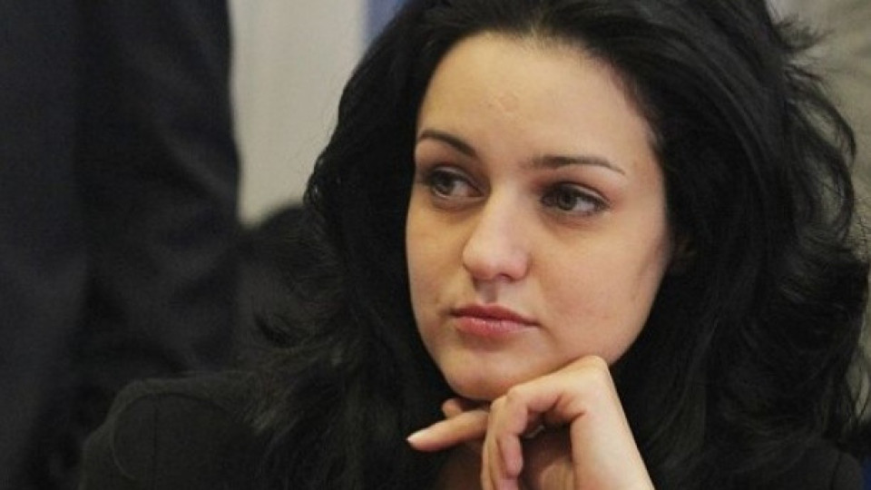 Калина Крумова напуснала Бареков, за да прави партия