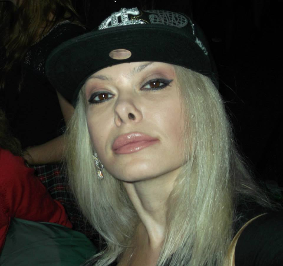 Албена Вулева събирала фасове от боклука, за да ги пуши!
