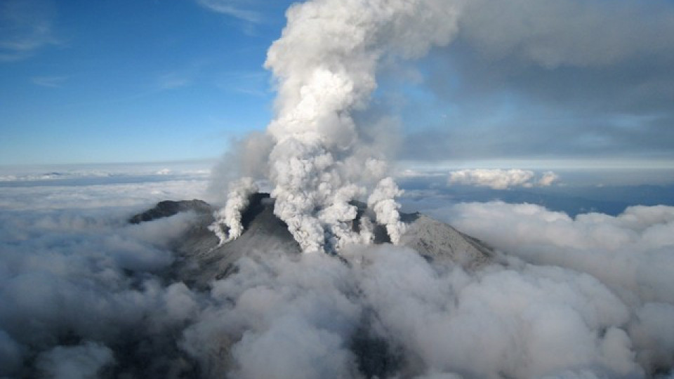 Вулкан затрива Япония от картата на света