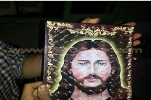 Чудо! Икони на Исус Христос сълзят с миро