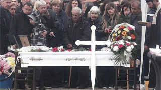 Погребаха Лидия Петрова в бял ковчег (Снимка)