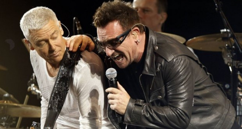 Боно от U2 едва не загина по време на полет