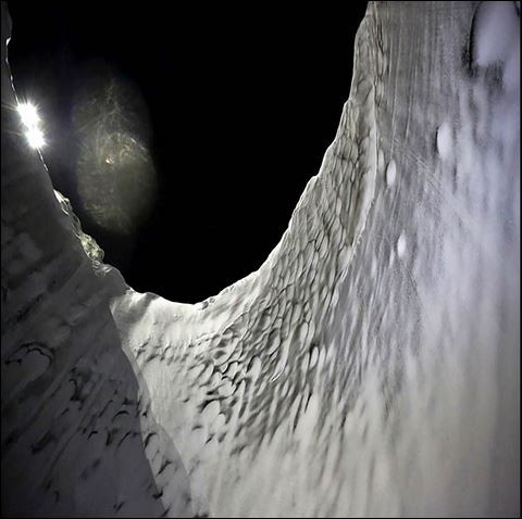 Мистерията в Сибир: Учени влязоха в тайнствените кратери (Снимки)