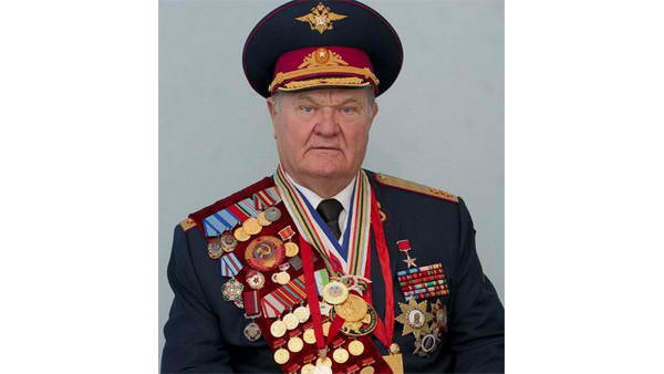 Лили Иванова под нежния прицел на руски генерал