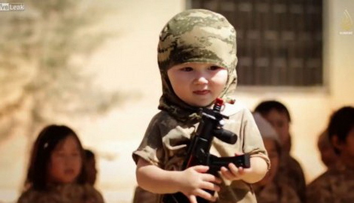 Ислямска държава смрази целия свят, вербува 5-годишни (Видео)