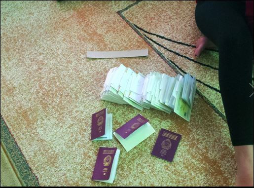 Тайна фабрика за фалшиви паспорти действа в Македония (Видео)