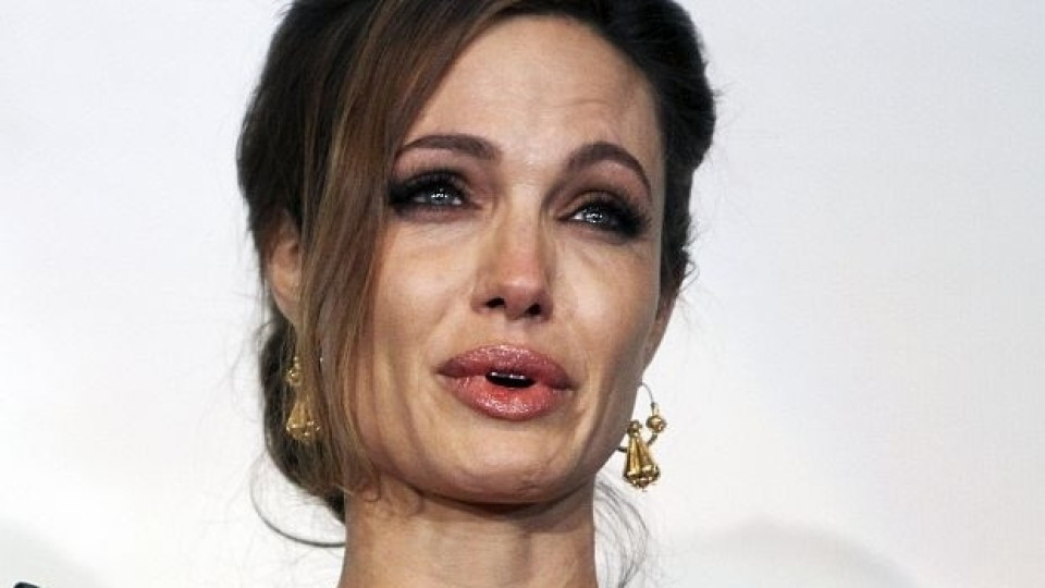 Анджелина Джоли оцеля като по чудо след катастрофа