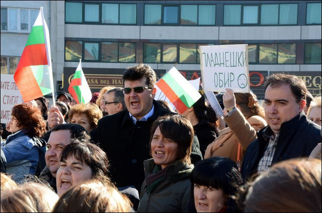 Парламентът: Пенсионна реформа ще има! (Протестите продължават)