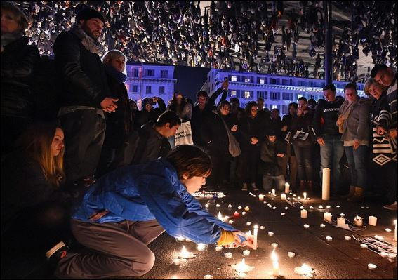 След атентата в Париж: Франция запали целия свят (Галерия)