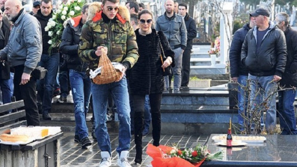 Цеца Величкович предизвика жесток скандал на гроба на Аркан