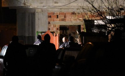 Лъчезар от Горна баня с два счупени глезена, рани и полицаи