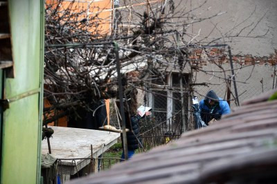 Лъчезар от Горна баня с два счупени глезена, рани и полицаи