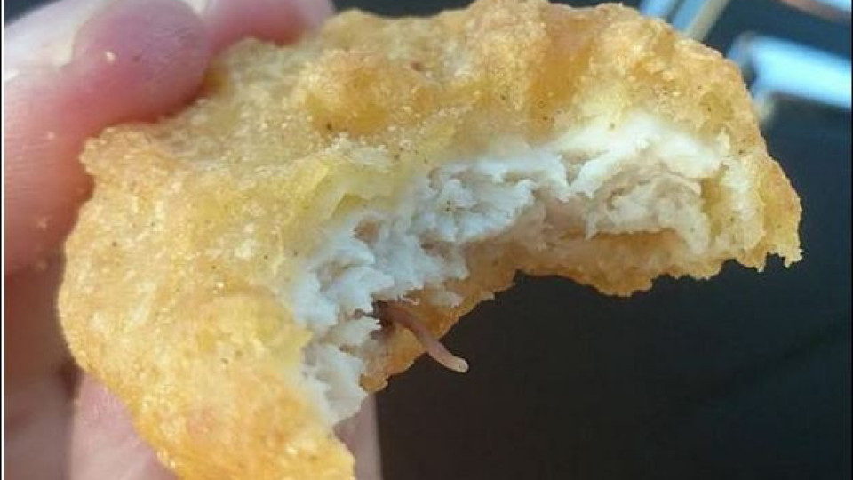 Червейче в сандвич на Макдоналдс предизвика разследване