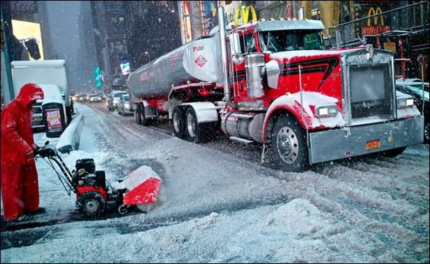 Ню Йорк в леден капан (Историческа буря бушува в района)