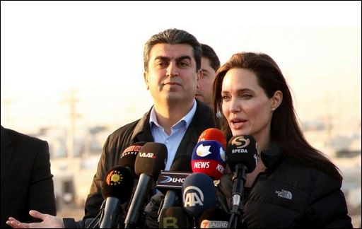 Анджелина Джоли покрусена (Посети жертвите на тероризма в Ирак)
