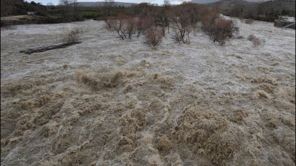 Язовир „Цонево“ прелива, спешна евакуация на три села във Варна