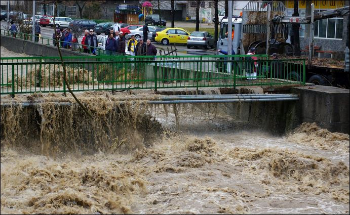 Водно бедствие в Смолян и Бургас (Дъждове потопиха България и Балканите)