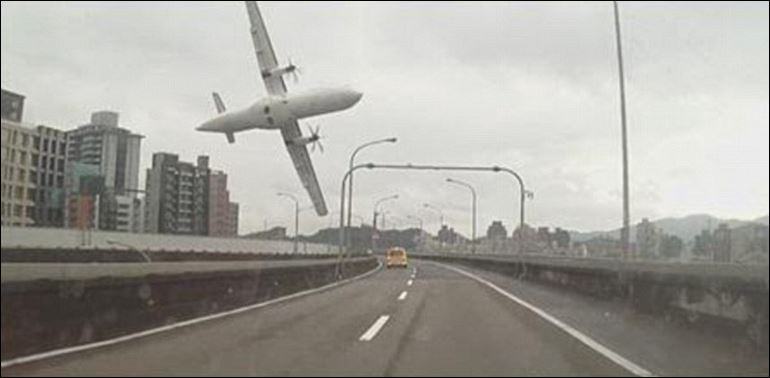 Самолетната катастрофа в Тайван взе 23 жертви