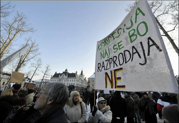 Протести в Словения срещу приватизацията: Държавата не се продава!