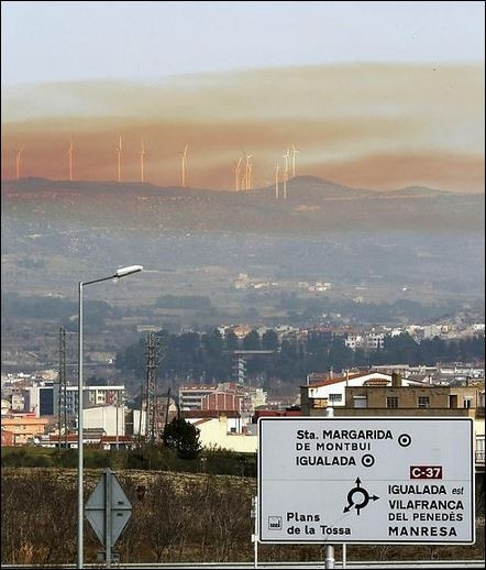 Токсичен облак край Барселона след химическа експлозия (Снимки)