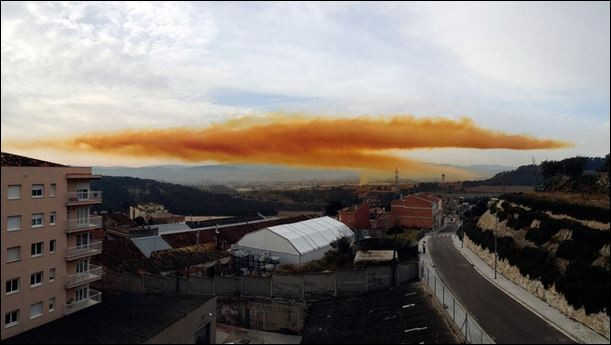 Токсичен облак край Барселона след химическа експлозия (Снимки)