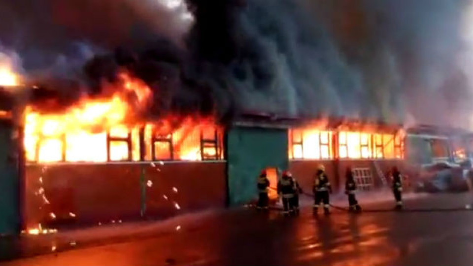 Огромен пожар в Белград (Чуха се и експлозии)