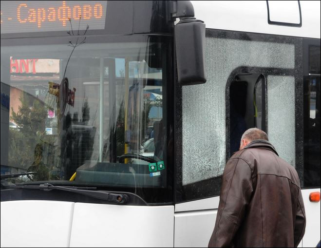 Инцидент с автобус в Бургас (Има съмнения за стрелба по рейса)
