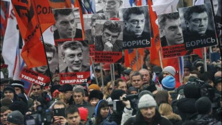 60 хиляди изпратиха Борис Немцов (Масови арести на шествието)