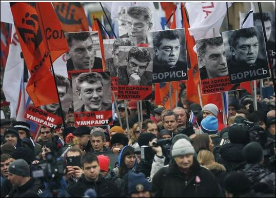 60 хиляди изпратиха Борис Немцов (Масови арести на шествието)