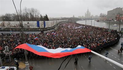 60 хиляди изпратиха Борис Немцов (Масови арести на шествието)