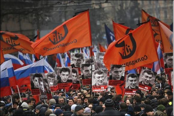 60 хиляди изпратиха Борис Немцов (Масови арести на шествието)