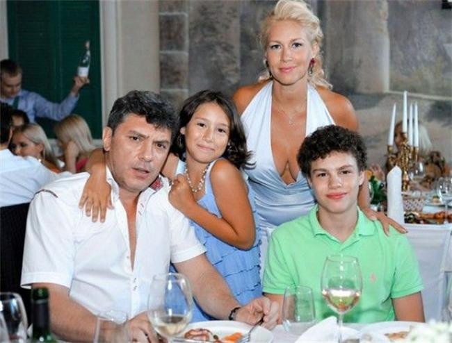 Борис Немцов с деца от три различни половинки