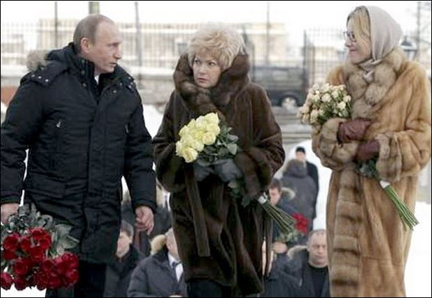 Кръщелницата на Путин Ксения Собчак заплашена със смърт!