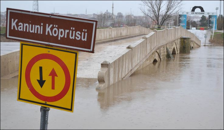 Кърджали в снежен капан, половин България още бедства