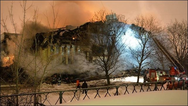 Пожарът в Казан заради небрежност (25 души останаха под руините)