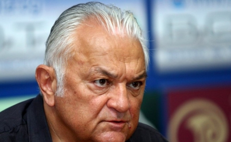 Сашо Диков се фука с млада любовница