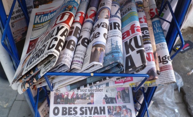 Обвиниха в терористична пропаганда четири вестника в Истанбул