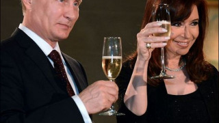 Кристина Кирхнер очарована от Путин (Аржентина сключи съюз с Русия)