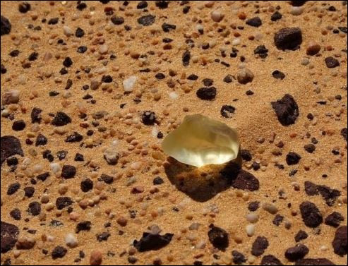 Пустинно стъкло – уникален феномен шашна учени в Либия