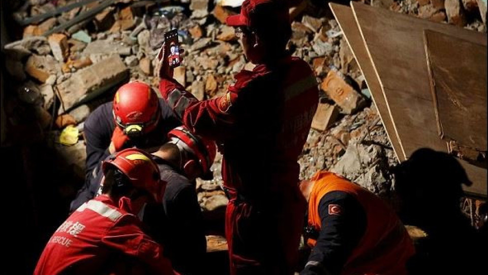 След земетресението в Непал: Селфи туризъм вместо хуманитарна помощ