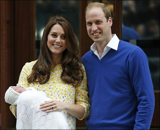 Кейт и Уилям показаха бебето и избягаха от Лондон