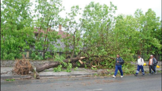 Опустошителна буря в Симеоновград (Отнесени са покриви на къщи)