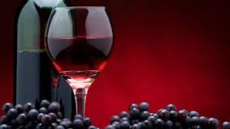 Червеното вино на помощ в борбата с килограмите