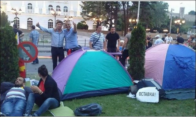 Протестите в Македония не стихват: Правителството да си ходи, не ние!