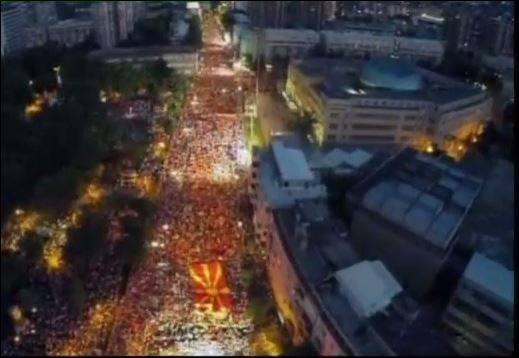 Македония между протестите и контрапротестите: Ще падне ли кабинета?